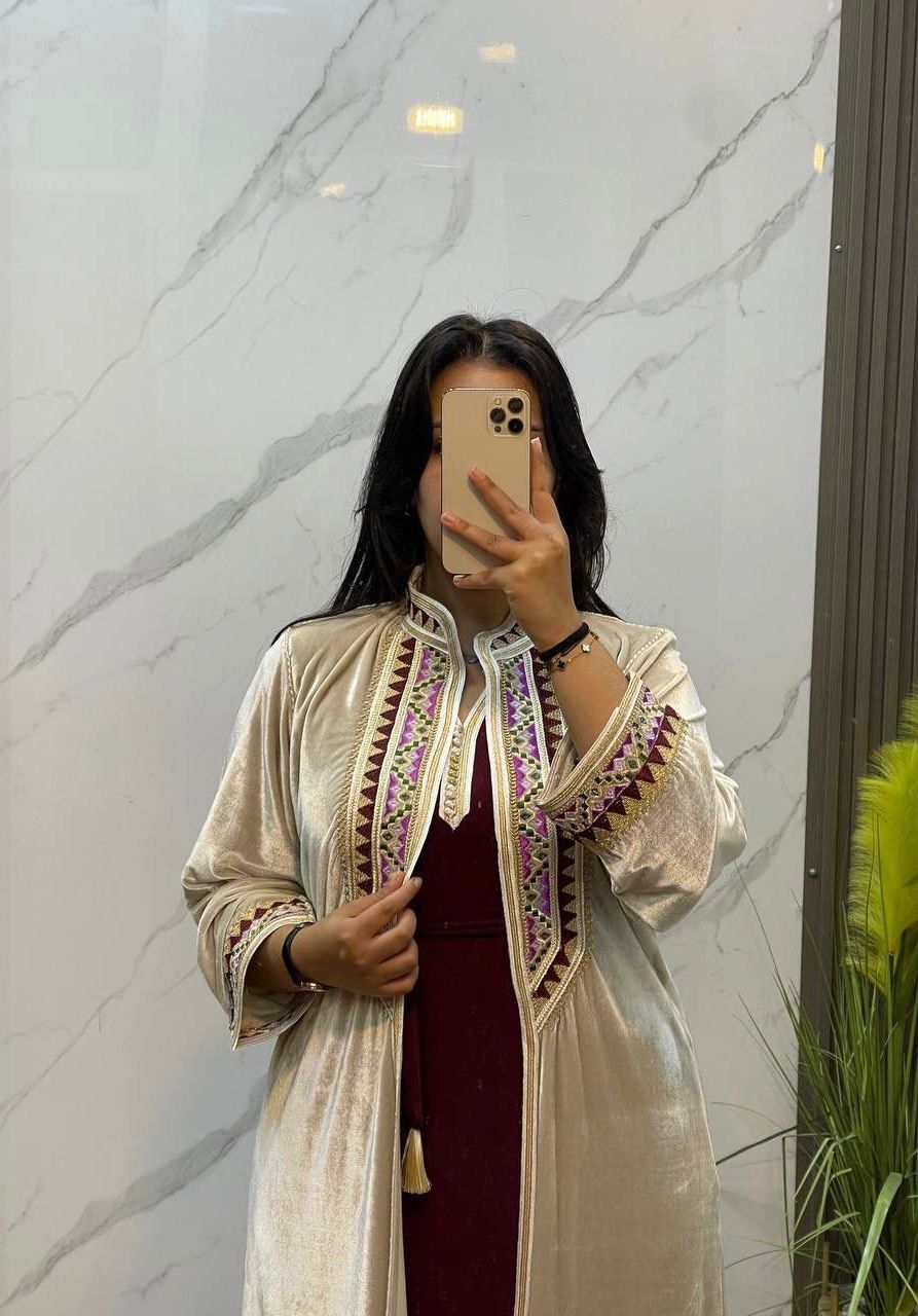 Caftan 3 pièces élégant – Cape Beige & Ensemble Bordeaux